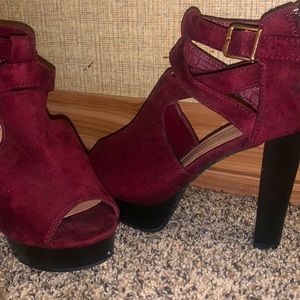 Maroon Size 6.5